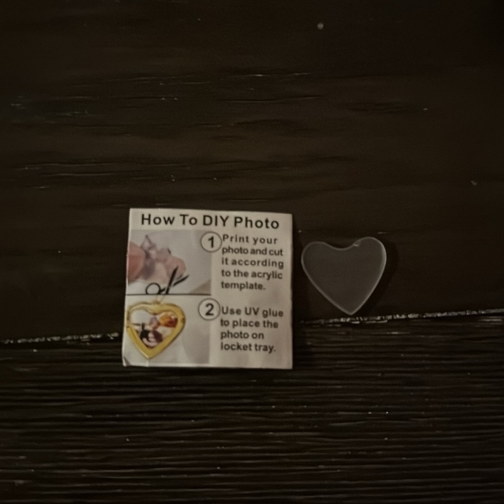 Locket - Picture 4 of 7